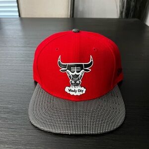 NWOT Chicago Bulls New Era SnapBack hat, adjustable,red and reflective
